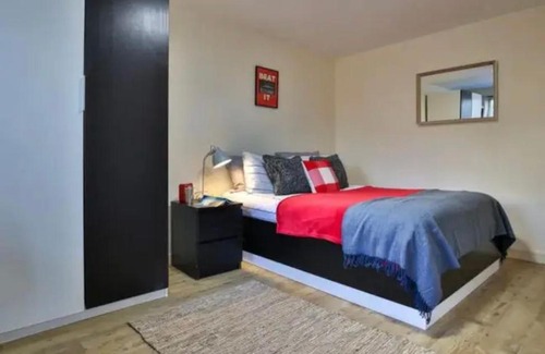 Tipton Apartment | Family-Friendly Tipton 2 Bed Apartment with Great Reviews