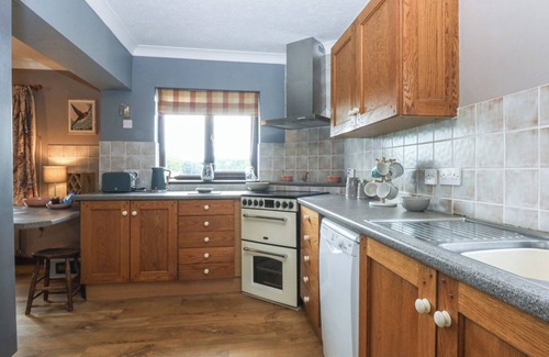 Dwyran Cottage | TIR MAWR, pet friendly, with open fire in Niwbwrch (Newborough)