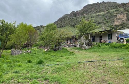 T'ba House | Cozy Tirebi Farmhouse: Pet-Friendly with Breakfast Included