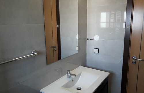 Sao Domingos de Rana House | Experience Comfort at Tires Guest House with Ocean Views