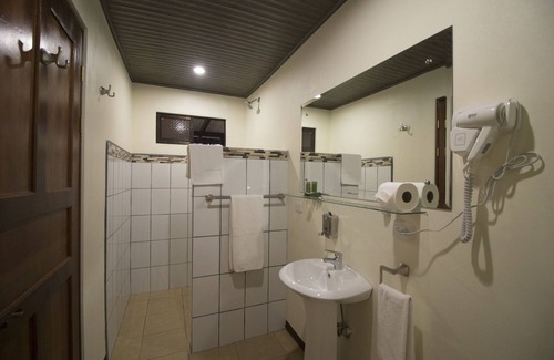 Chilamate Cabin | Explore Nature at Tirimbina Rainforest Lodge in Comfort