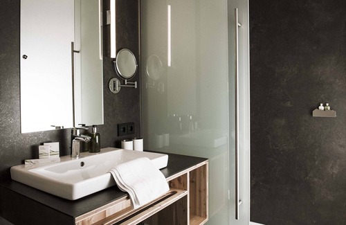 Ellmau Hotel | Discover Tirol Lodge: Eco-Friendly Retreat with Spa & Pool