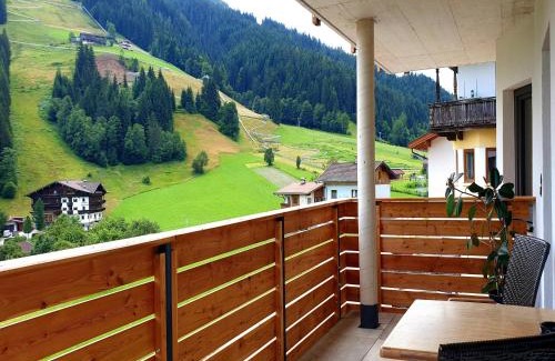 Oberau Apartment | Pet-Friendly Retreat at Tirolee Marchegg EG Top 2