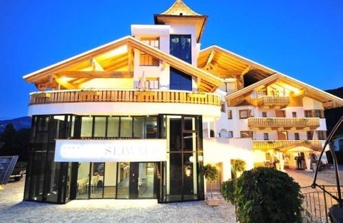 Going am Wilden Kaiser Apartment | Relaxing Wellness Suites with Pool at Resort Seiwald