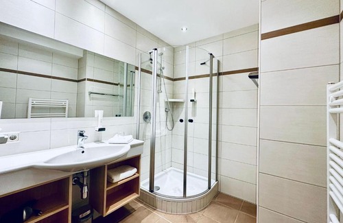 Doelsach Hotel | Pet-Friendly TirolerHof Dölsach with Breakfast & Dining