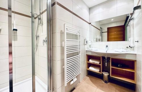 Doelsach Hotel | Pet-Friendly TirolerHof Dölsach with Breakfast & Dining