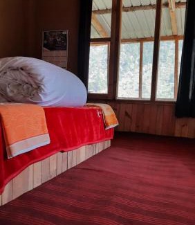 Banjar House | Rated 9.6/10: Tirthan Ecostay with Pet-Friendly Amenities