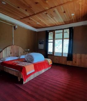 Banjar House | Rated 9.6/10: Tirthan Ecostay with Pet-Friendly Amenities