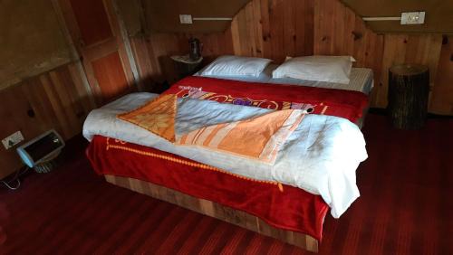 Banjar House | Rated 9.6/10: Tirthan Ecostay with Pet-Friendly Amenities