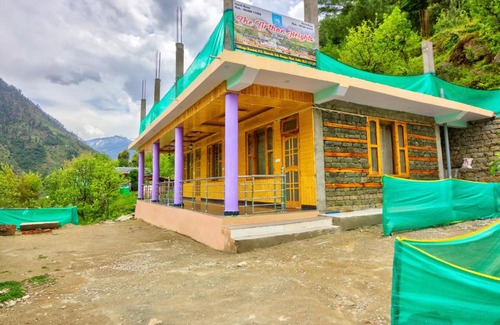 Banjar House | Discover Tirthan Height: Pet-Friendly Retreat with Breakfast