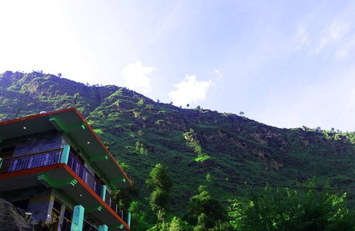 Gushaini House | Budget-Friendly Stay at Tirthan Hill Top Standard Room