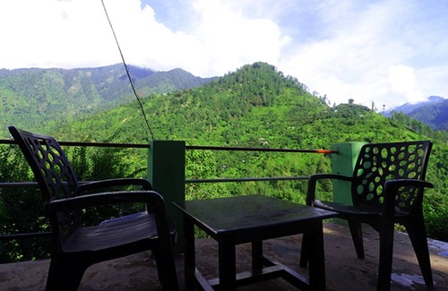 Gushaini House | Budget-Friendly Stay at Tirthan Hill Top Standard Room