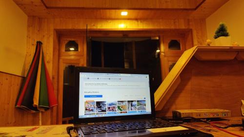 Banjar House | Tirthan Stone Age inn