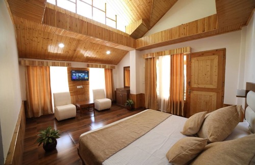 Mohal Hotel | Family-Friendly Tirthan Villa with Kitchen & Breakfast Included