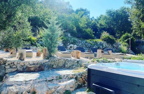 Tisno Apartment | Discover Tisno Resort: Pet-Friendly Oceanfront Retreat