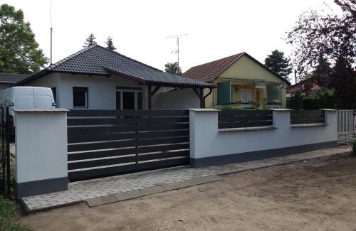 Tiszakecske House | Tisza Dream Apartman: Family-Friendly Stay with High Ratings
