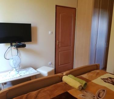 Tiszaszolos Apartment | Explore Tisza-Tavirózsa Vendégház: Pet-Friendly Retreat