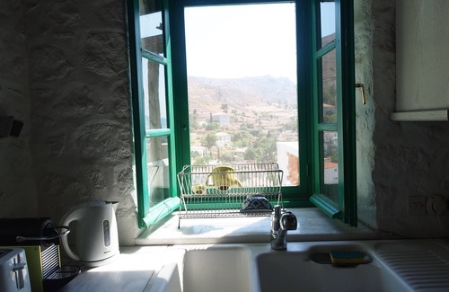 Hydra House | Experience Titanas Hydra: Top-Rated Stay with Spa & Hot Tub