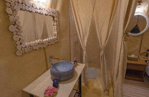 Khamlia Bed & Breakfast | Guest Rated 10/10 at Titanic Merzouga Camp Experience