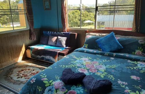 Suan Phueng Bed & Breakfast | Family-Friendly Titanic Park with Exceptional Guest Ratings