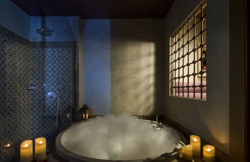 Bakırkoy Hotel | Elegant Titanic Port Bakirkoy: Rated 9/10 with Spa & Pool