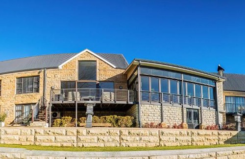 Clarens House | Tranquil Titanic View - 4-Star Family-Friendly Retreat