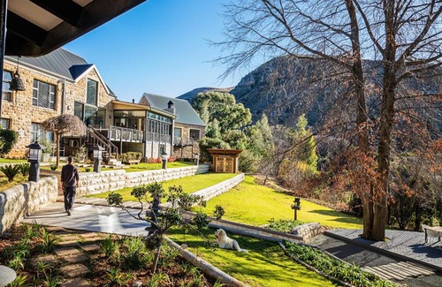 Clarens House | Tranquil Titanic View - 4-Star Family-Friendly Retreat