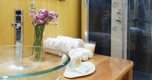 Juli Hotel | Explore Titikaka Sky View: Family-Friendly with Breakfast