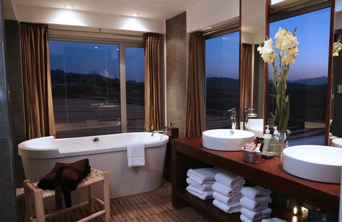 Tililaca Hotel | Experience Comfort at Titilaka Hotel - Guest Rated 9.8/10