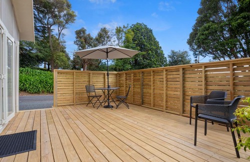 Katikati House | Exceptional Stay at Titoki Cottage - 4-Star Rating
