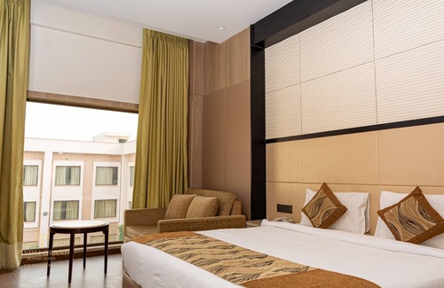 Alipur Hotel | Discover Tivoli Grand Resort: Family-Friendly & Inviting Stay
