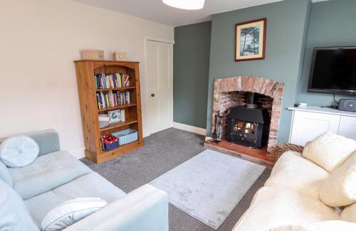 Clumber Park House | Elegant Tivoli: Family & Pet-Friendly 4-Star Retreat