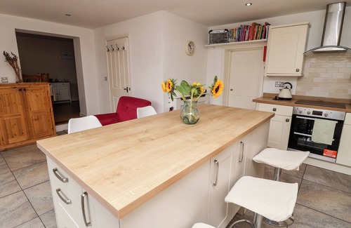 Clumber Park Cottage | Pet-Friendly TIVOLI Cottage: 10/10 Guest Rating & Amenities
