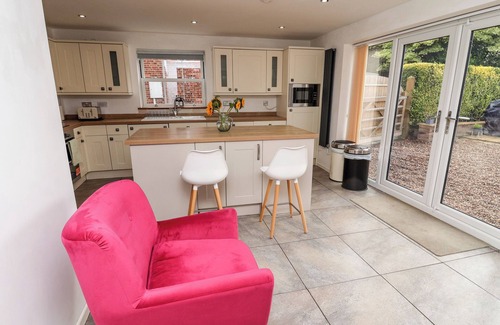 Clumber Park Cottage | Pet-Friendly TIVOLI Cottage: 10/10 Guest Rating & Amenities