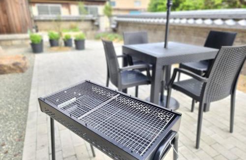 Minamiawaji Apartment | Experience Tiz庵 善: Family-Friendly Stay with Spa Access