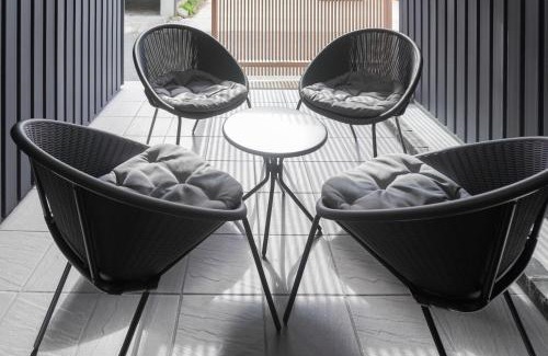 Sumoto Onsen Apartment | Discover Tiz 海岸通り: Family & Pet-Friendly Getaway