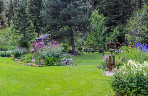 Jefferson County Cabin | Idyllic Tizer Botanic Gardens Cabin near Yellowstone & Glacier