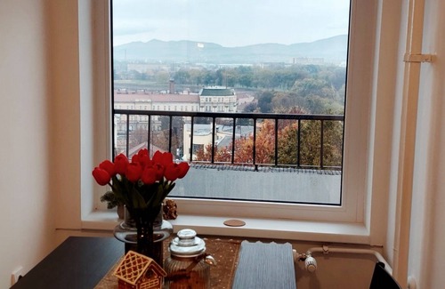 City Center Condo | Modern Tizza Flat with Spectacular City Views
