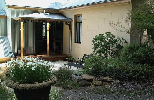 Ebenezer Bed & Breakfast | Elegant Tizzana Winery Bed and Breakfast with Gourmet Breakfast