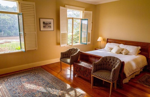 Ebenezer Bed & Breakfast | Elegant Tizzana Winery Bed and Breakfast with Gourmet Breakfast