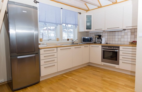 Evenskjer Cabin | Oceanfront Retreat at Tjeldsundbrua Maritime with Breakfast