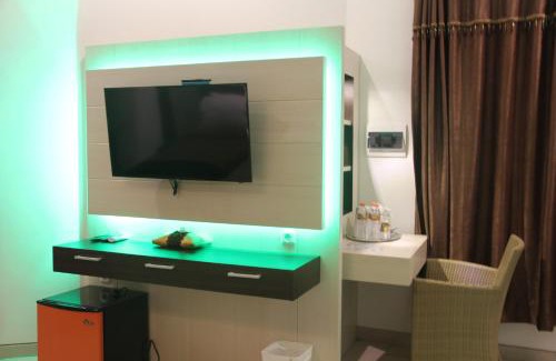 Dinoyo House | Budget-Friendly Tlogomas Guest House with Breakfast Included