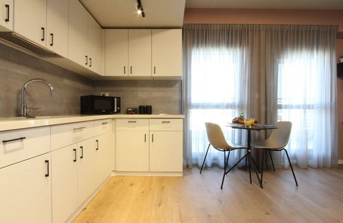 Tel Aviv Hotel | Family-Friendly TLV TAU By Seanrent with Kitchen Amenities