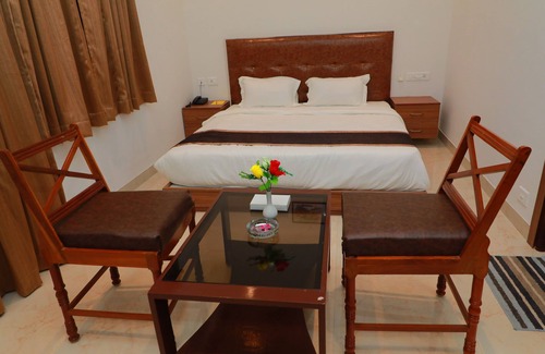 Kanchipuram Hotel | Budget-Friendly TM Inn: Family Rooms & Breakfast Included