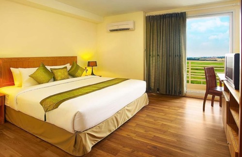 Ayutthaya Hotel | Budget-Friendly TM Land Hotel with Pool and Spa Amenities