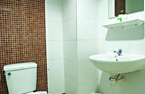 Ayutthaya Hotel | Budget-Friendly TM Land Hotel with Pool and Spa Amenities