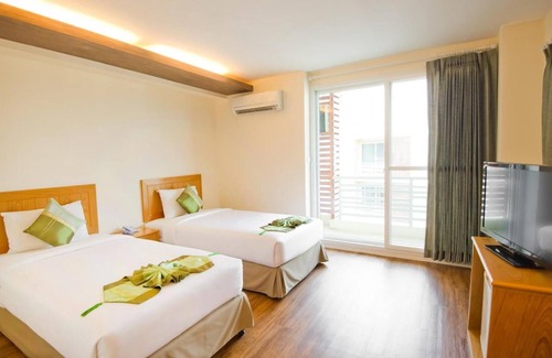 Ayutthaya Hotel | Budget-Friendly TM Land Hotel with Pool and Spa Amenities