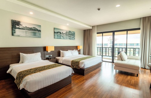 Vang Vieng Hotel | Top-Rated Tmark Resort Vang Vieng with Pool & Spa Amenities