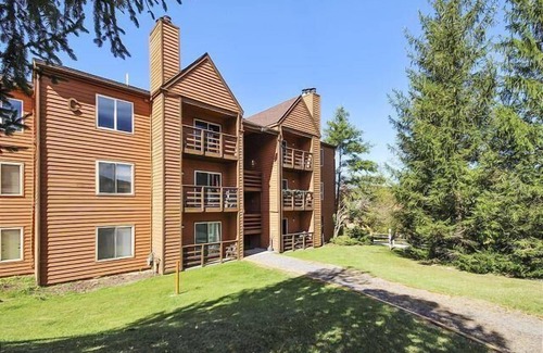 Timberline Condo | Relaxing Ground Floor Condo with Lake View & Spa Access