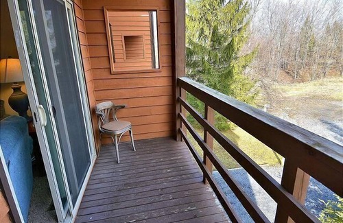 Timberline Condo | Budget-Friendly Condo with Lake View - Perfect for Families!